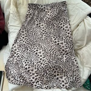 Elegant Black and White Leopard Print Skirt
